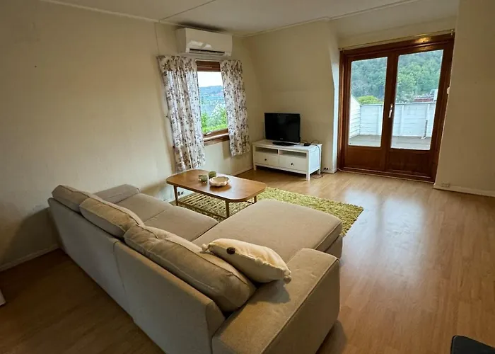 아파트 Central Apartment